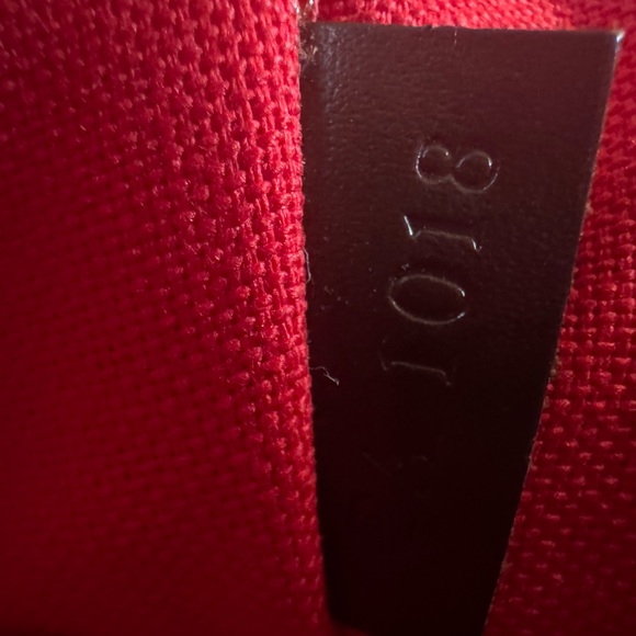 Louis Vuitton Elegant Brown Checkered Women's Handbag - Picture 7 of 7